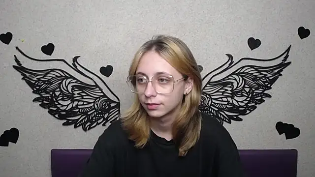 TracyLll online show from 11-22-25, 11:53