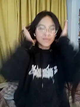 Skay bluee online show from 11-16-25, 06:08