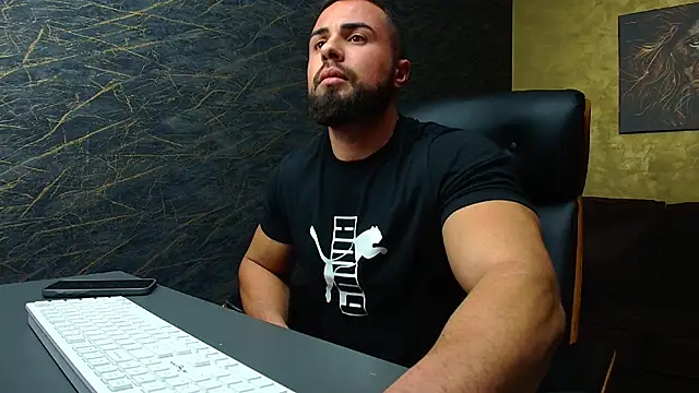 Snapshot of HayesWood chatting on 11-12-25, 05:41 HayesWood online show from 11-12-25, 05:41