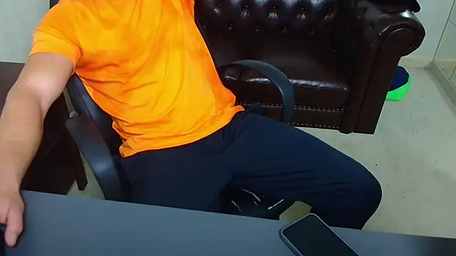 Snapshot of HayesWood chatting on 12-04-25, 05:50 HayesWood online show from 12-04-25, 05:50