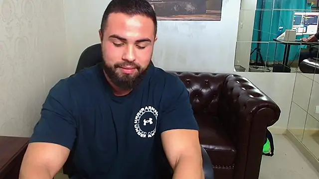 Snapshot of HayesWood chatting on 12-14-25, 05:57 HayesWood online show from 12-14-25, 05:57