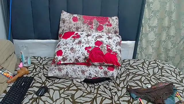 Snapshot of SwaziBeauty chatting on 11-09-25, 01:48 SwaziBeauty online show from 11-09-25, 01:48