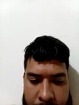 Snapshot of franck10E chatting on 12-15-25, 04:33 franck10E online show from 12-15-25, 04:33