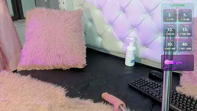 Snapshot of Cristinawhite chatting on 11-21-25, 08:29 Cristinawhite online show from 11-21-25, 08:29