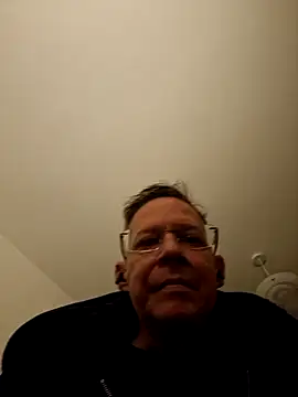 Snapshot of English1976 chatting on 10-28-25, 06:54 English1976 online show from 10-28-25, 06:54