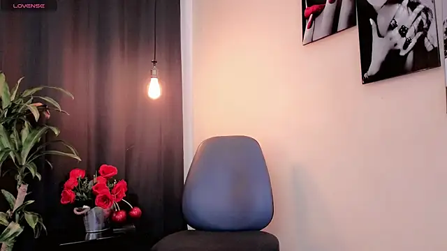 Snapshot of Flor_Gil chatting on 12-04-25, 03:16 Flor Gil online show from 12-04-25, 03:16