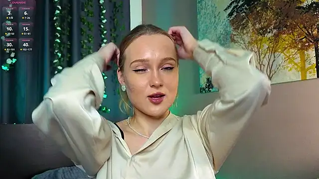 Snapshot of VanessaLightDiamond chatting on 11-09-25, 04:11 VanessaLightDiamond online show from 11-09-25, 04:11