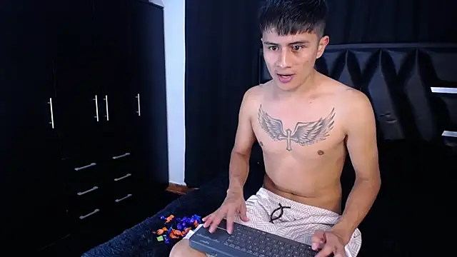 Snapshot of Ferxxo_Oficial chatting on 10-31-25, 05:03 Ferxxo Oficial online show from 10-31-25, 05:03