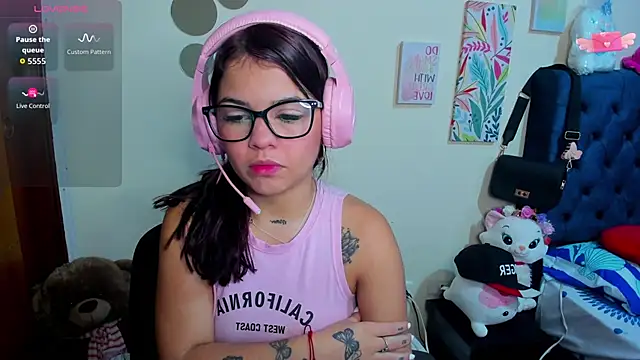 Emma boo online show from 11-17-25, 03:07