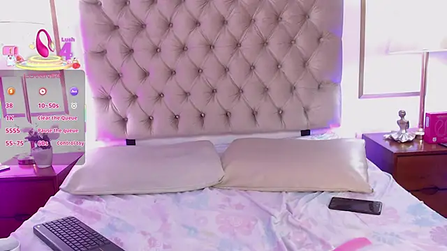 Snapshot of ViolettConnor-x chatting on 11-13-25, 09:25 ViolettConnor-x online show from 11-13-25, 09:25