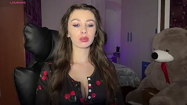 Snapshot of SweetCherry__N chatting on 11-14-25, 10:29 SweetCherry N online show from 11-14-25, 10:29