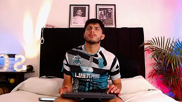 Snapshot of jaiden_thoner chatting on 11-23-25, 06:13 jaiden thoner online show from 11-23-25, 06:13