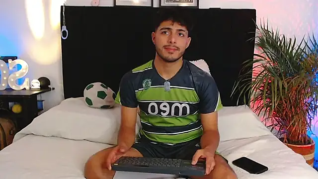 Snapshot of jaiden_thoner chatting on 11-28-25, 06:27 jaiden thoner online show from 11-28-25, 06:27