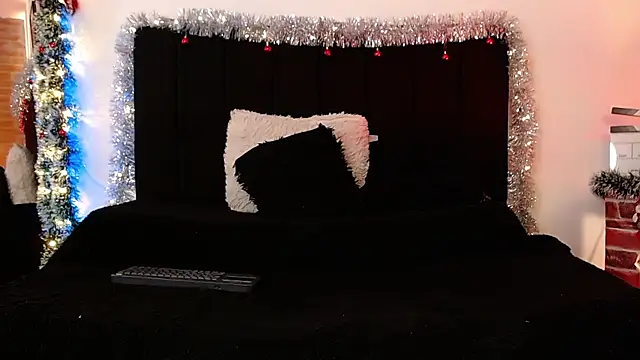 Snapshot of jaiden_thoner chatting on 12-15-25, 05:01 jaiden thoner online show from 12-15-25, 05:01