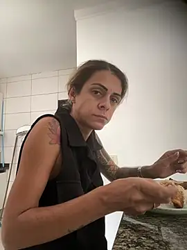 Snapshot of sabrinaneves chatting on 02-12-26, 04:02 sabrinaneves online show from 02-12-26, 04:02