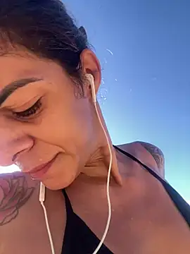 Snapshot of sabrinaneves chatting on 03-16-26, 11:03 sabrinaneves online show from 03-16-26, 11:03