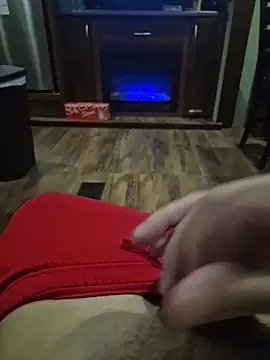 Snapshot of mrlicksalot3 chatting on 10-31-25, 04:24 mrlicksalot3 online show from 10-31-25, 04:24