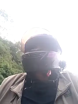 yuhenthr online show from 10-30-25, 10:10