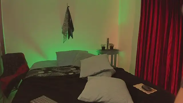 estmonnn online show from 12-17-25, 12:05