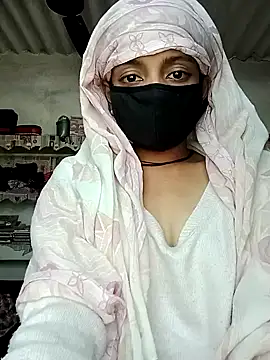 Quenn-Jiya752 online show from 11-08-25, 06:24