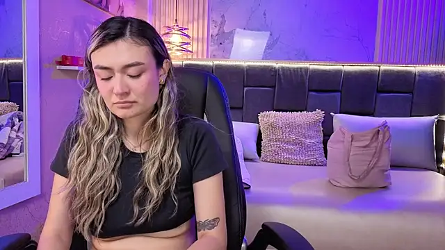 Im-Lola online show from 11-26-25, 07:59