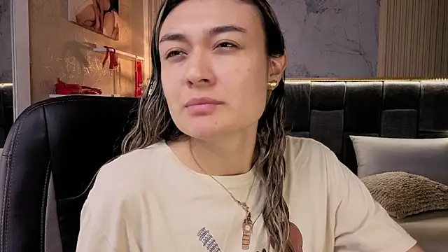 Im-Lola online show from 11-29-25, 11:19