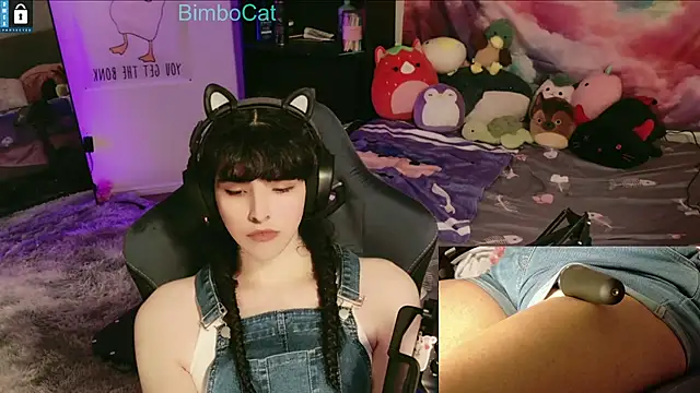 Snapshot of BimboCat chatting on 12-14-25, 01:11 BimboCat online show from 12-14-25, 01:11