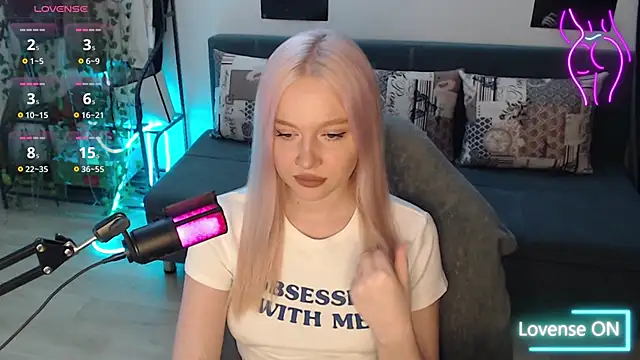 Snapshot of lisa_alen chatting on 11-14-25, 02:16 lisa alen online show from 11-14-25, 02:16