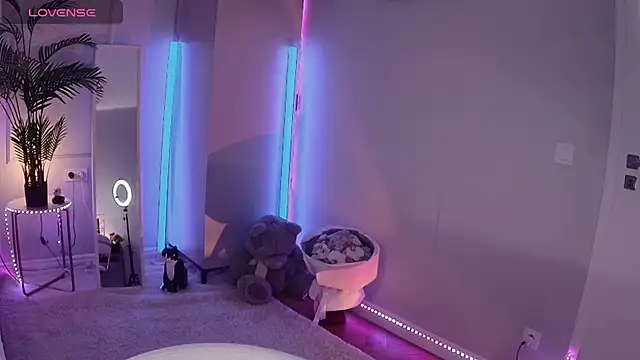 Snapshot of Alice_Bloome chatting on 10-30-25, 06:26 Alice Bloome online show from 10-30-25, 06:26