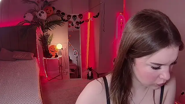 Snapshot of Alice_Bloome chatting on 11-01-25, 05:42 Alice Bloome online show from 11-01-25, 05:42