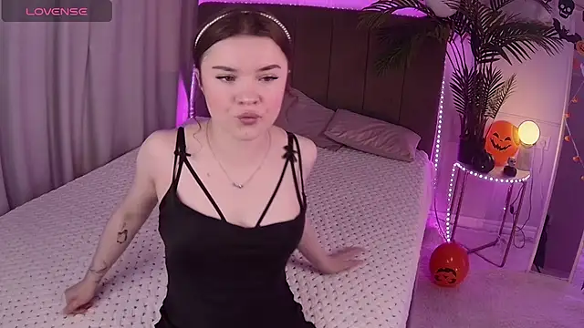 Snapshot of Alice_Bloome chatting on 11-02-25, 05:54 Alice Bloome online show from 11-02-25, 05:54