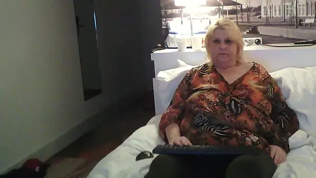 Sylviastar46 online show from 12-17-25, 05:52