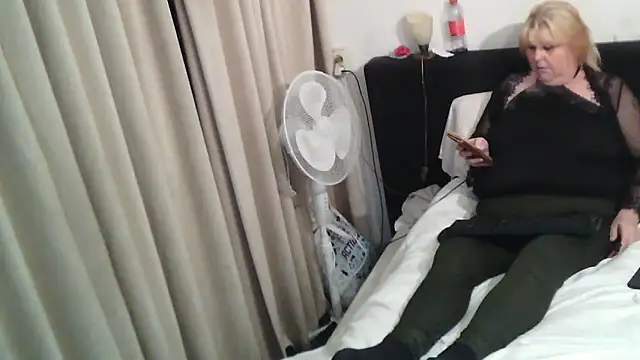 Sylviastar46 online show from 12-18-25, 06:47