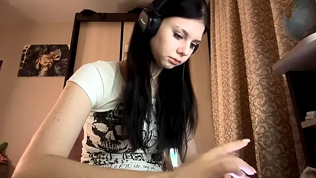 Snapshot of AnGallo chatting on 11-06-25, 06:09 AnGallo online show from 11-06-25, 06:09