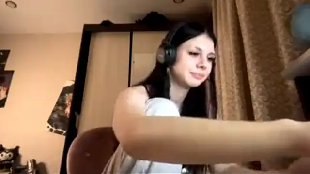 Snapshot of AnGallo chatting on 11-16-25, 07:30 AnGallo online show from 11-16-25, 07:30