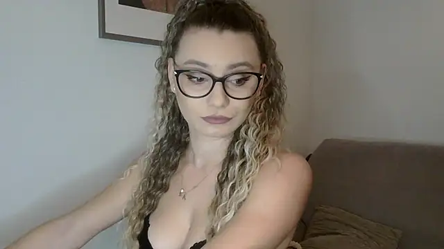 Snapshot of AlessiaCreed chatting on 10-29-25, 09:49 AlessiaCreed online show from 10-29-25, 09:49