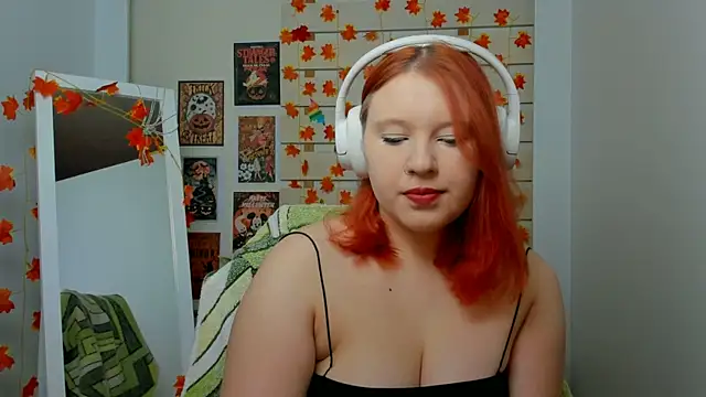 Snapshot of FoxPlayXX chatting on 11-21-25, 10:30 FoxPlayXX online show from 11-21-25, 10:30