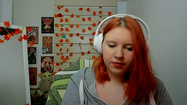 Snapshot of FoxPlayXX chatting on 11-26-25, 10:22 FoxPlayXX online show from 11-26-25, 10:22