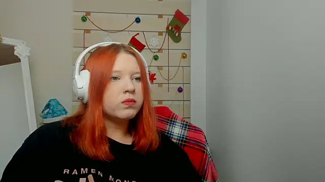 Snapshot of FoxPlayXX chatting on 12-04-25, 10:18 FoxPlayXX online show from 12-04-25, 10:18