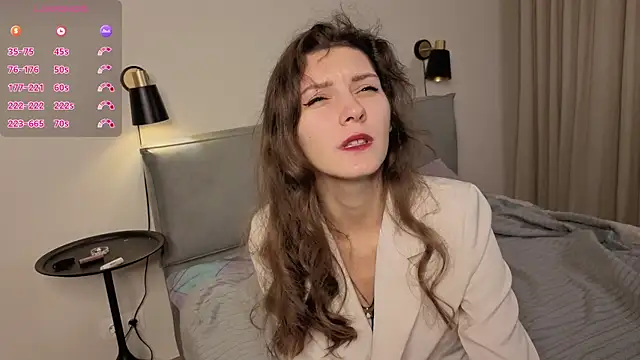 Snapshot of LauraYoungg chatting on 11-12-25, 08:41 LauraYoungg online show from 11-12-25, 08:41