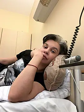 Snapshot of Carolineisback chatting on 02-02-26, 08:02 Carolineisback online show from 02-02-26, 08:02