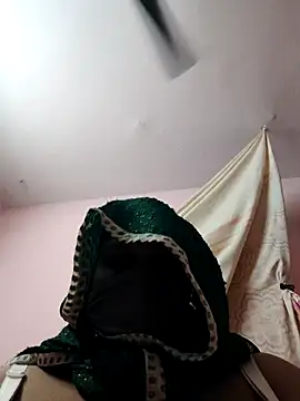 pujapujarrrr online show from 10-30-25, 08:42