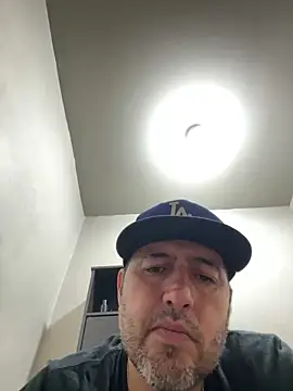 ezrah23 online show from 12-21-25, 06:20