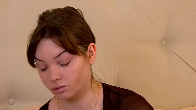 VickiBanx online show from 11-07-25, 04:01