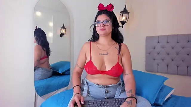 Snapshot of MiaBloom__ chatting on 11-21-25, 10:58 MiaBloom online show from 11-21-25, 10:58