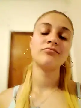 Snapshot of larubia_arg chatting on 11-15-25, 10:37 larubia arg online show from 11-15-25, 10:37