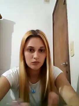 Snapshot of larubia_arg chatting on 11-20-25, 03:50 larubia arg online show from 11-20-25, 03:50