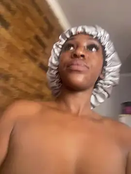 Snapshot of SP1CY_MOMMY chatting on 01-12-26, 06:07 SP1CY MOMMY online show from 01-12-26, 06:07