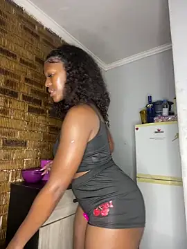 Snapshot of SP1CY_MOMMY chatting on 02-05-26, 06:56 SP1CY MOMMY online show from 02-05-26, 06:56