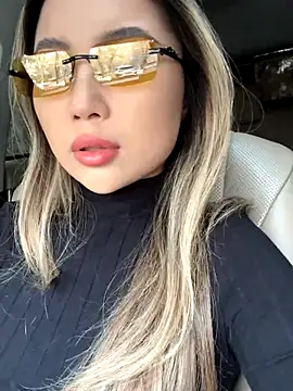 Snapshot of limkiss chatting on 11-06-25, 08:04 limkiss online show from 11-06-25, 08:04